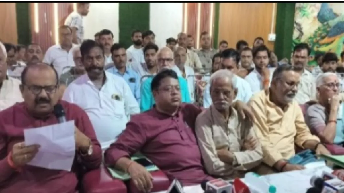 मंत्री के खिलाफ भाजपा नेताओं ने खोला मोर्चा, पूर्व जिलाध्यक्षों ने लगाए वसूली के आरोप