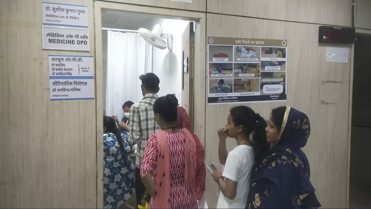 'छुट्टी' के बाद ओपीडी में पहुंचे 4366 मरीज, नोएडा जिला अस्पताल में बना रिकॉर्ड