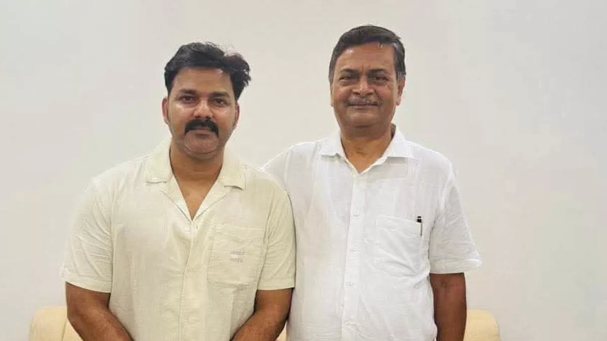 चुनाव से पहले आरके सिंह के साथ पवन सिंह की तस्वीर पर चढ़ा सियासी पारा