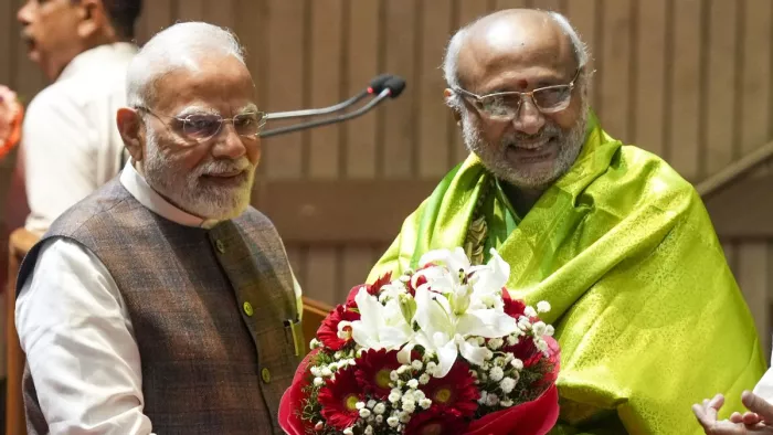 पीएम मोदी ने सीपी राधाकृष्णन को किया सम्मानित।