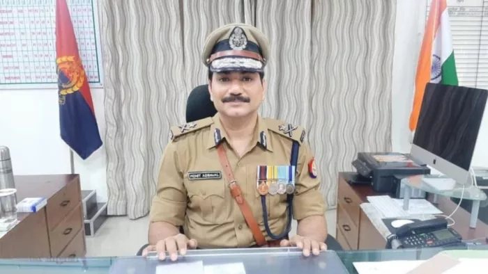 पुलिस बदमाशों की आर्थिक स्थिति कमजोर करने के लिए उनकी संपत्ति जब्त कर रही है।