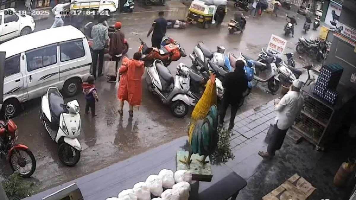 https://www.jagranimages.com/images/newimg/19082025/19_08_2025-satara_women_traffic_police_24017592.jpg
