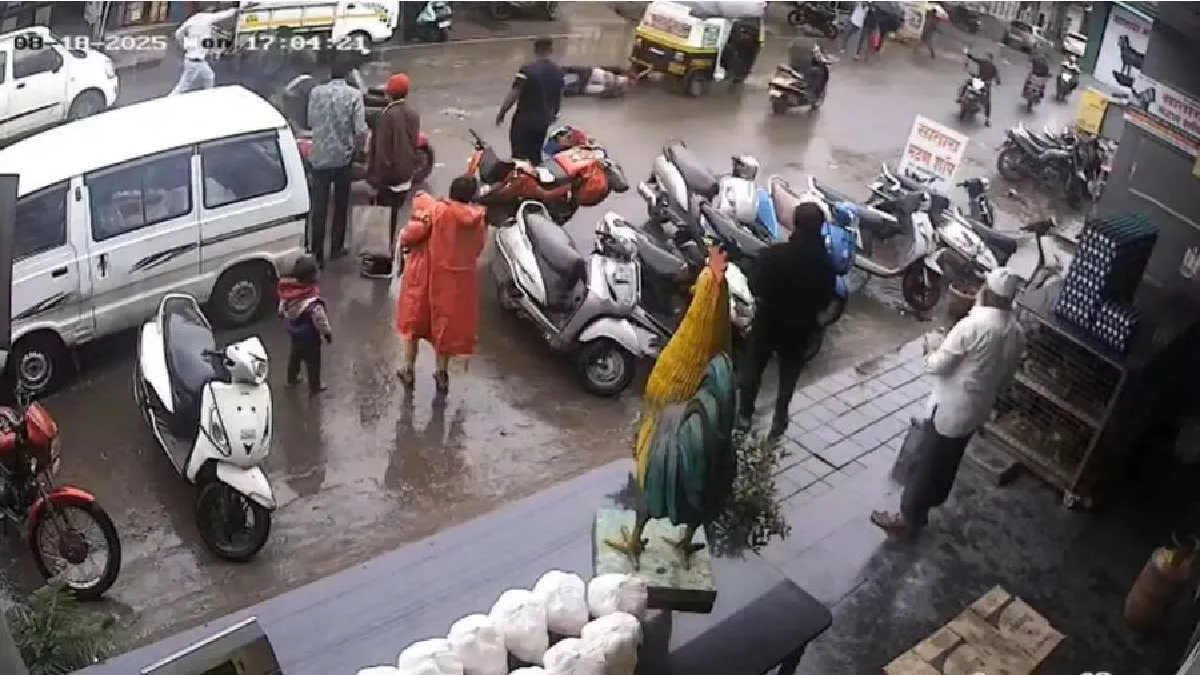 Video: ऑटो ड्राइवर ने महिला कॉन्स्टेबल को घसीटा, सतारा से सामने आया दिल दहलाने वाला वीडियो