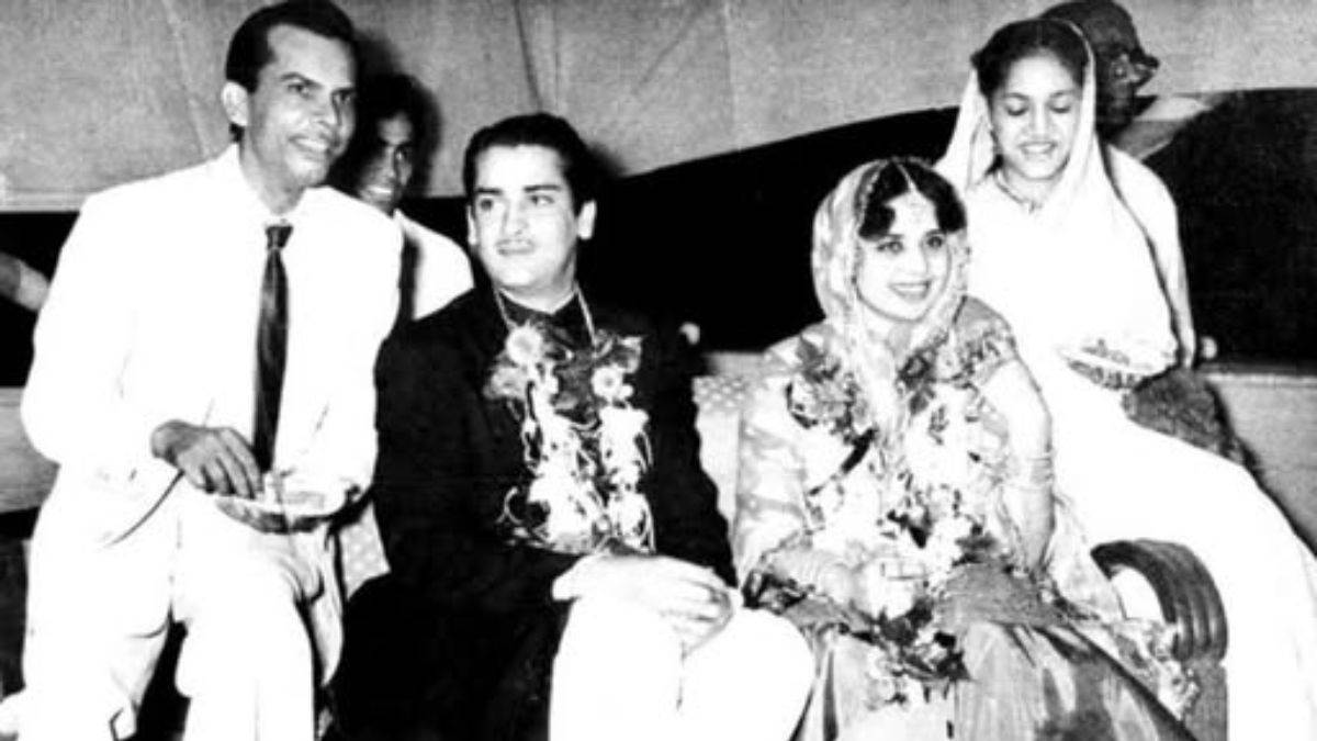 https://www.jagranimages.com/images/newimg/19082025/19_08_2025-shammikapoorwedding_24017517.jpg