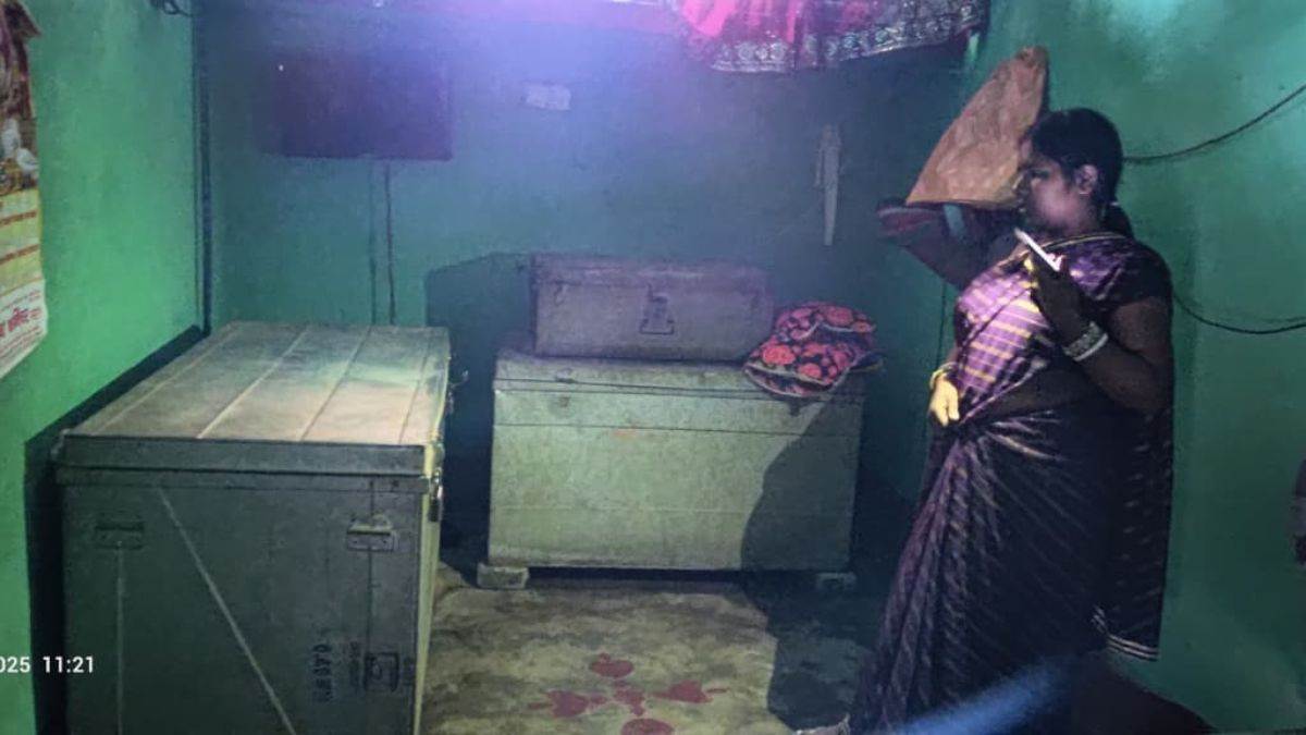 https://www.jagranimages.com/images/newimg/19082025/19_08_2025-thief_in_chandrapura_24017993.jpg