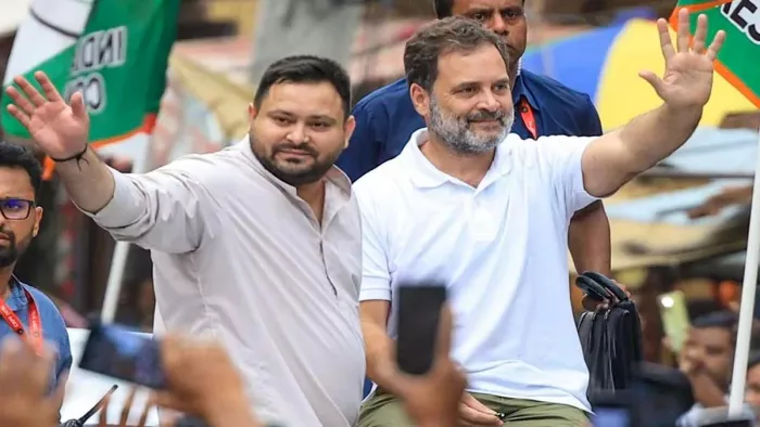 Vote Adhikar Yatra: राहुल गांधी की फिर हो गई फजीहत... नवगछिया कोर्ट परिसर में नहीं मिली ठहरने की अनुमति; तेजस्वी यादव के साथ वोट अधिकार यात्रा 22 को ...