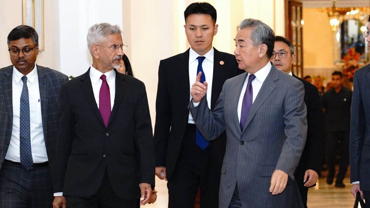 https://www.jagranimages.com/images/newimg/19082025/19_08_2025-wang_yi_meets_s_jaishankar_24017671.jpg