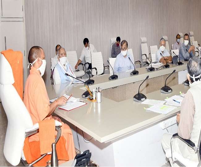 Fight Against COVID 19 in UP CM Yogi Adityanath Direct officers to improve  medical facilities