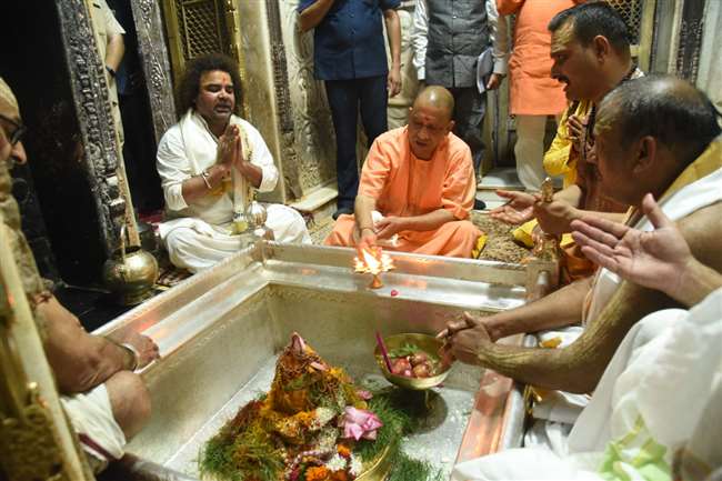 CM Yogi in Varanasi : काशी विश्‍वनाथ धाम का भव्य प्रवेश द्वार होगा आकर्षण का केंद्र : सीएम योगी आदित्‍यनाथ - CM Yogi in Varanasi Grand entrance of Kashi Vishwanath Dham will