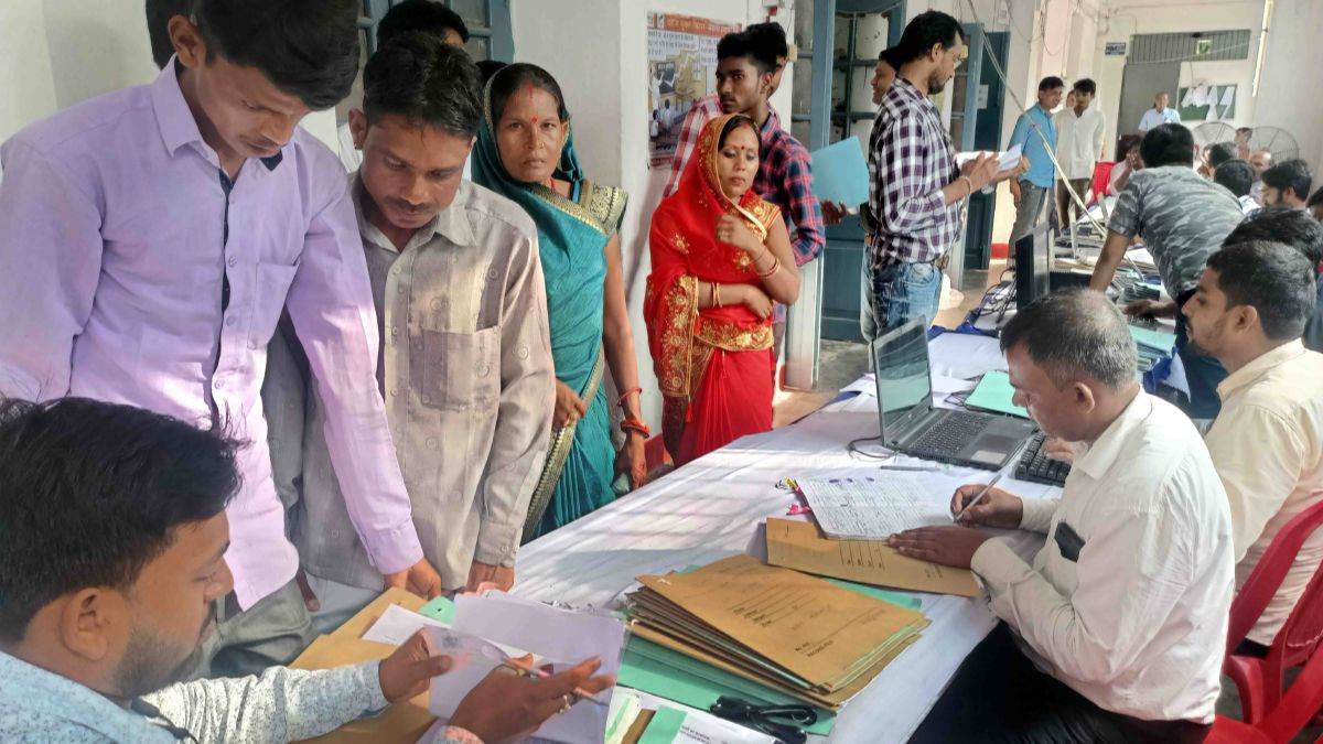 दूसरे चरण के लिए अभी नामांकन का क्रम जारी रहेगा। फोटो: जागरण