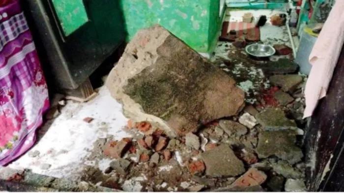 उल्हासनगर में इमारत का हिस्सा गिरने सेे सदमे में आये एक शख्स की मौत हो गई