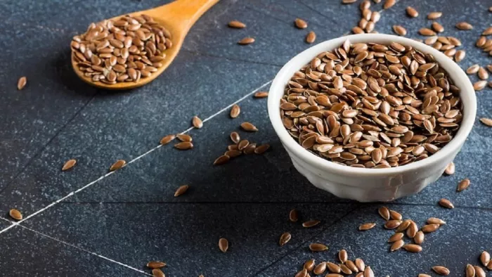 Benefits of Flax seeds: बढ़े हुए कोलेस्ट्रॉल को कम करने में फायदेमंद हैं अलसी के बीज, ऐसे करें रोजाना सेवन