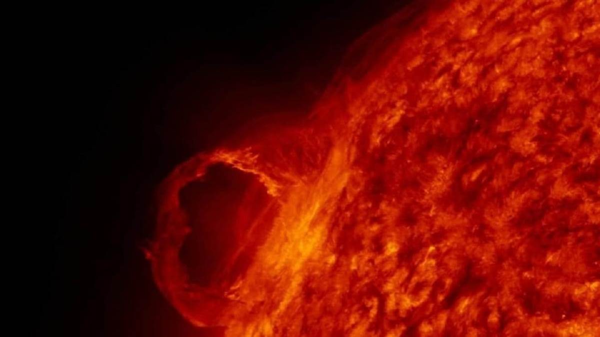 सूर्य की सतह पर फ‍िर उभरा सोलर फ्लेयर, पृथ्वी तक पहुंचने की आशंका