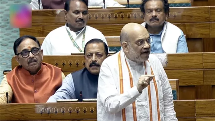 संसद के विशेष सत्र के दौरान सदन में बोलते हुए केंद्रीय गृह मंत्री अमित शाह। (फोटो- एएनआई)