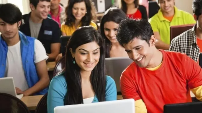 इंजीनियरिंग कॉलेजों व पॉलिटेक्निक में छात्रों की 75% उपस्थिति अनिवार्य (प्रतीकात्मक फोटो)