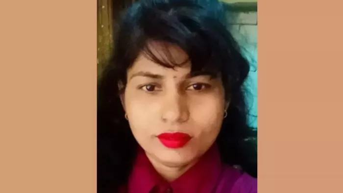 आरोपी पति ने महिला के माथे पर हथोड़ा मारने के बाद घोंटा था गला।