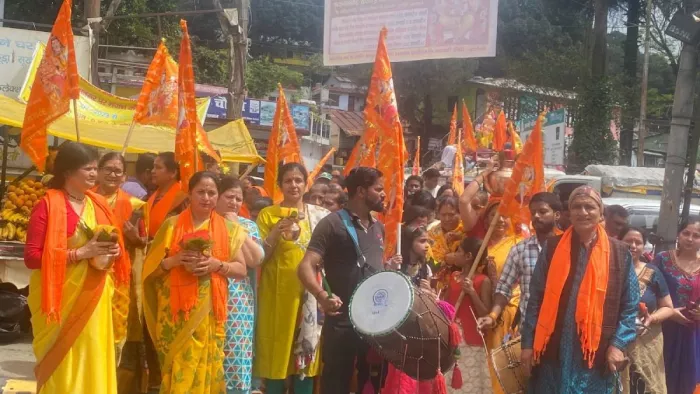 पर्यटन नगरी लैंसडौन में ढोल-नगाड़ों के साथ निकाली गई गणपति की शोभा यात्रा