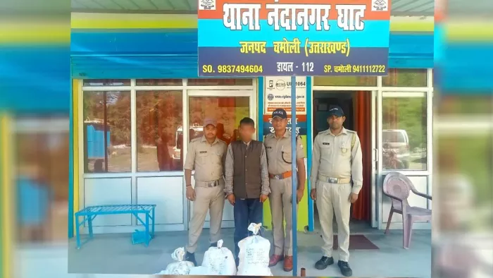 नंदानगर क्षेत्र में अवैध अंग्रेजी शराब के साथ एक आरोपित गिरफ्तार