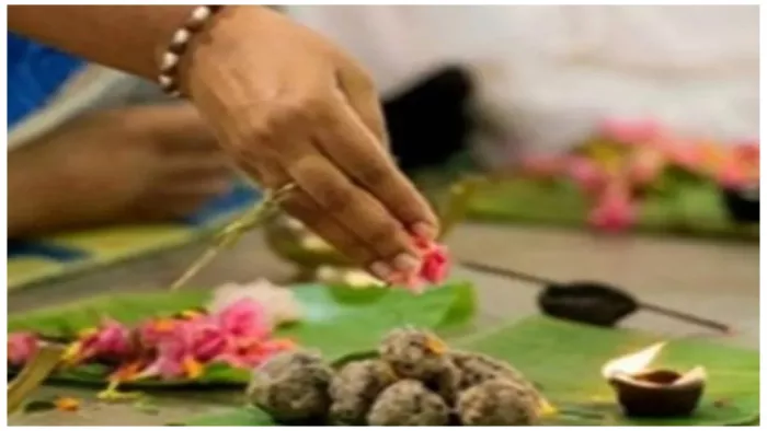 Pitru Paksha 2023: पितृ पक्ष के दौरान सपने में दिखें पूर्वज, तो मिलते हैं ये शुभ संकेत।