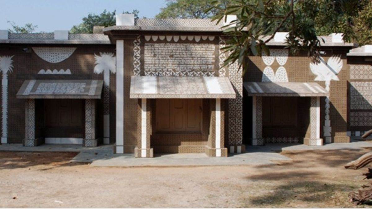 https://www.jagranimages.com/images/newimg/19092023/19_09_2023-shantiniketan_23534535.jpg