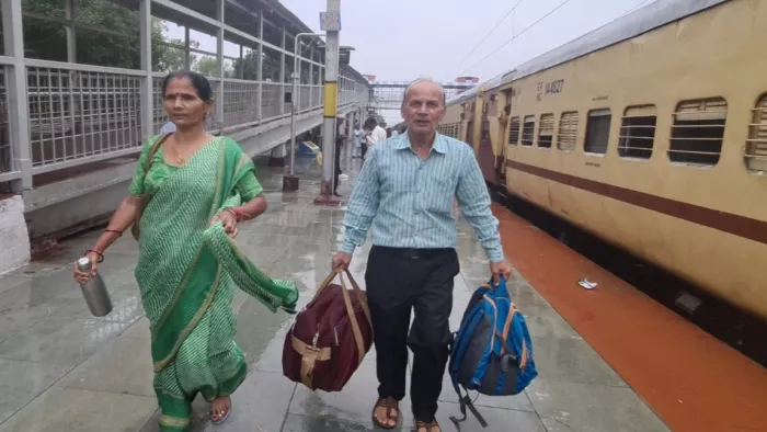 इटावा-ग्वालियर रूट पर धंसे ट्रैक से निकली पैसेंजर ट्रेन, हो सकता था बड़ा हादसा