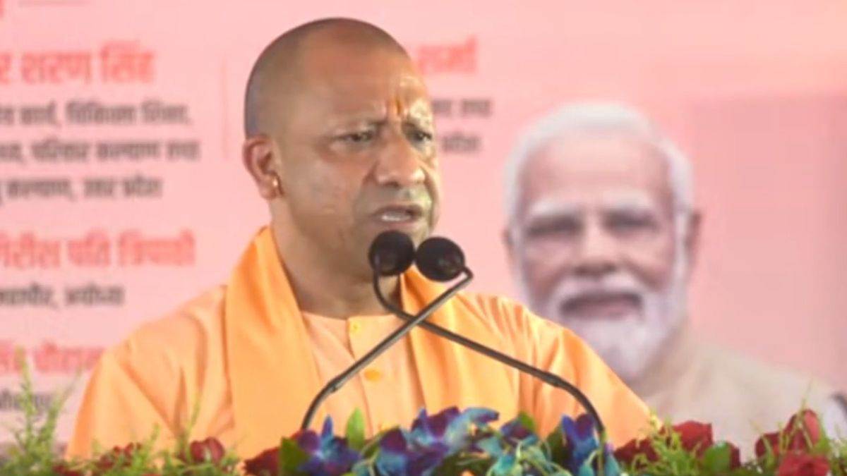 cm yogi inaugurated projects worth rs 1000 crore in milkipur ayodhya lashed out at the opposition
