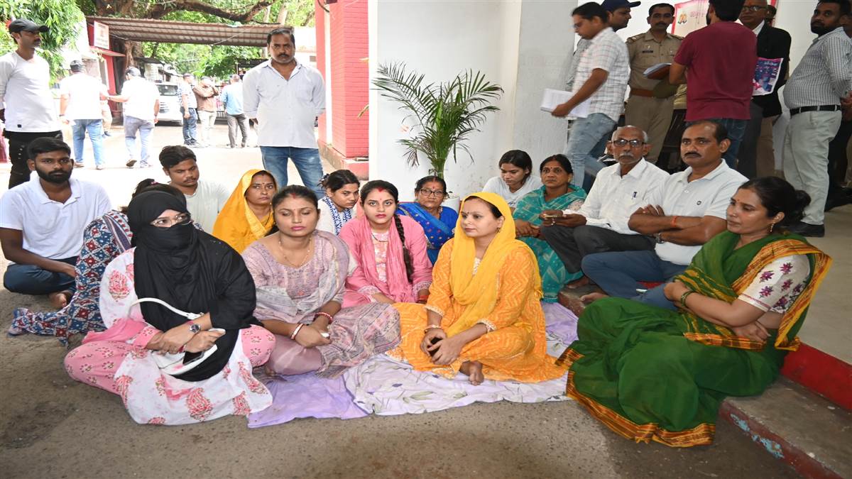 https://www.jagranimages.com/images/newimg/19092025/19_09_2025-18vnc_63_18092025_516.jpg