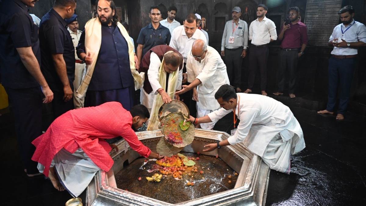 https://www.jagranimages.com/images/newimg/19092025/19_09_2025-ambani_in_gaya_24053169.jpg