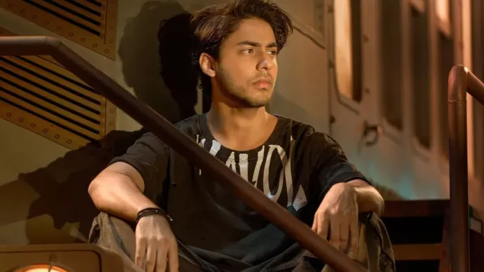 आर्यन खान के कैमरे के सामने स्माइल न करने की वजह आई सामने/ फोटो- Instagram
