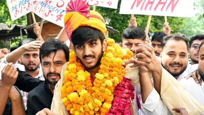 डूसू चुनाव में अध्यक्ष पद पर जीत दर्ज करने वाले आर्यन मान।