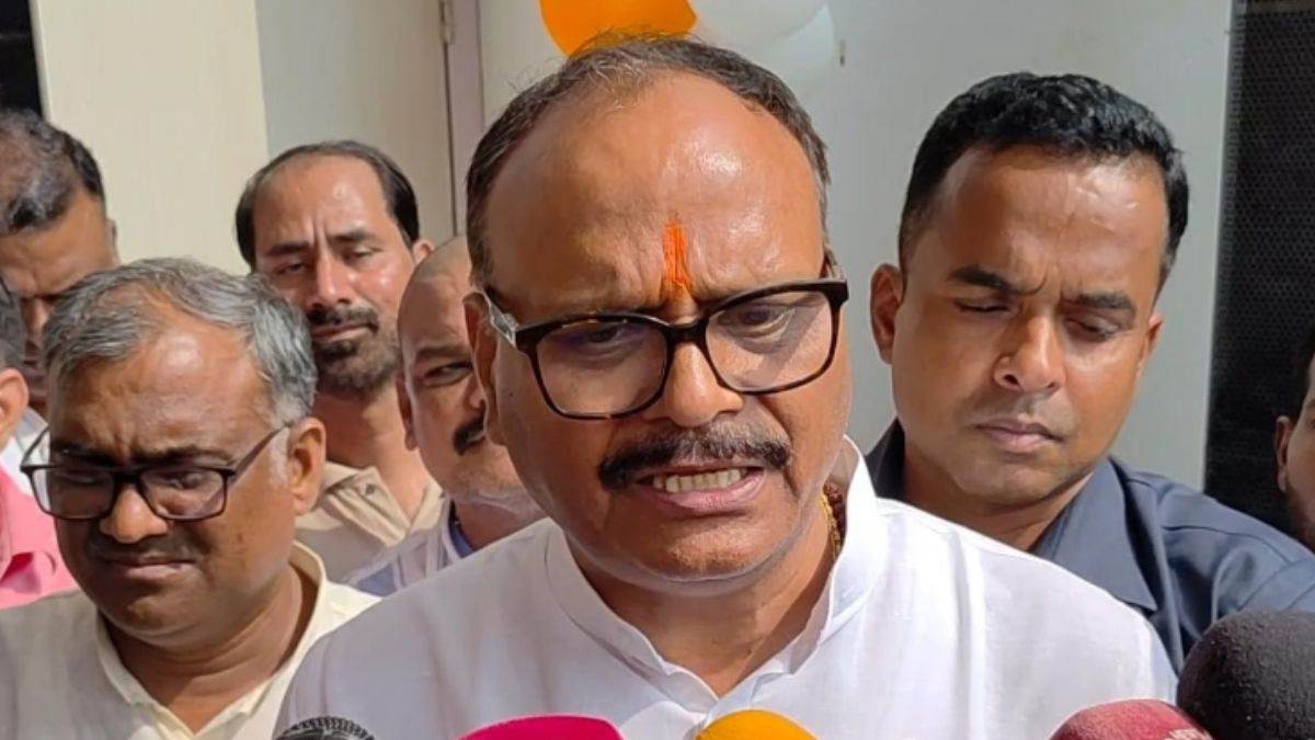 https://www.jagranimages.com/images/newimg/19092025/19_09_2025-brajesh_pathak_24052873.jpg