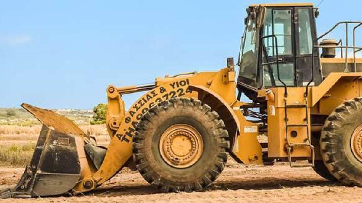 https://www.jagranimages.com/images/newimg/19092025/19_09_2025-bulldozer_24052535_161816105.jpg