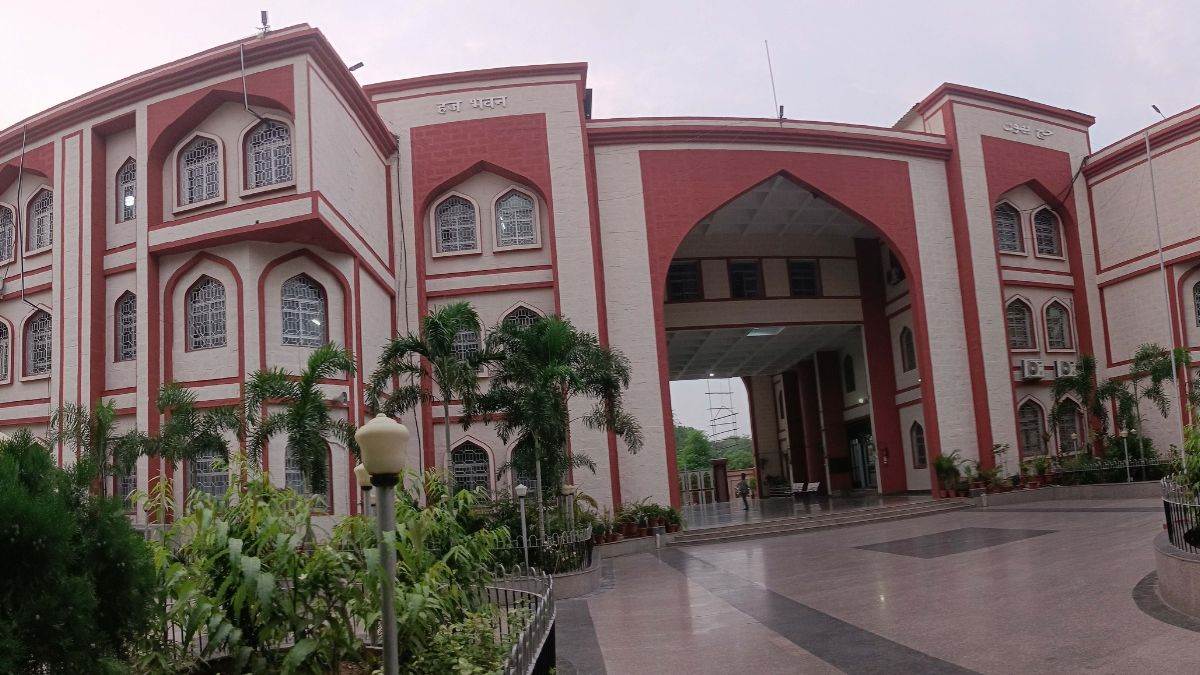 https://www.jagranimages.com/images/newimg/19092025/19_09_2025-haj_bhawan_24052349.jpg