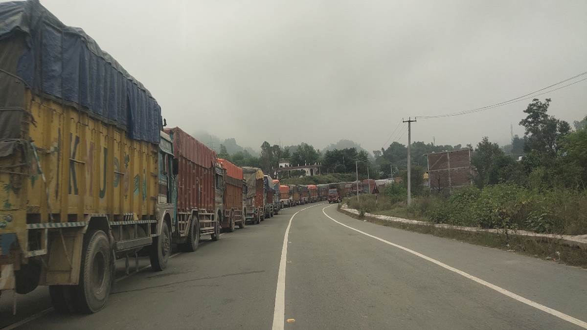 severe jam in sunderbani traffic disrupted on jammu poonch highway