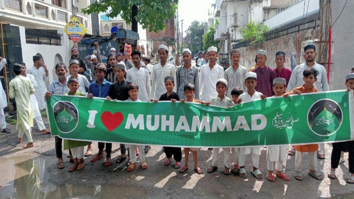 https://www.jagranimages.com/images/newimg/19092025/19_09_2025-kanpur_i_love_muhammad_24053147.jpg