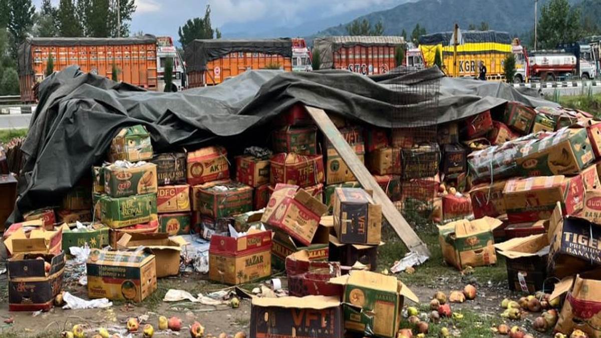 https://www.jagranimages.com/images/newimg/19092025/19_09_2025-kashmir_apple_highway_24052519.jpg