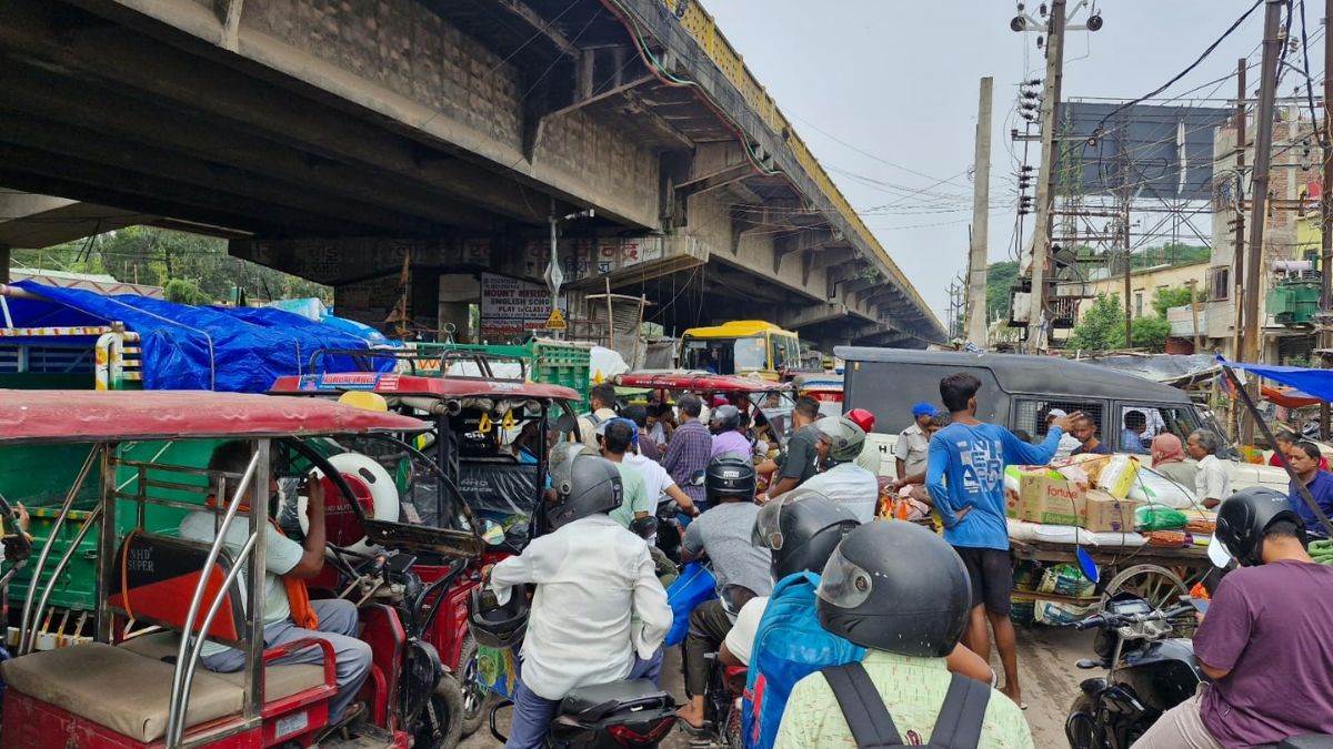 https://www.jagranimages.com/images/newimg/19092025/19_09_2025-patna_traffic__24052438.jpg