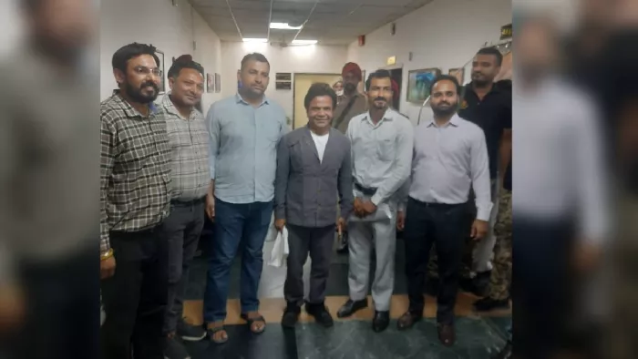 अभिनेता राजपाल यादव फाजिल्का के बाढ़ प्रभावित क्षेत्र पहुंचे