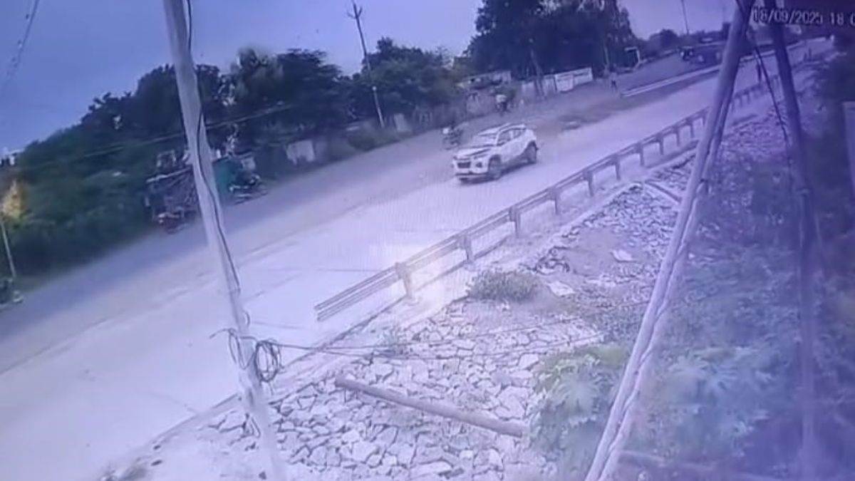 https://www.jagranimages.com/images/newimg/19092025/19_09_2025-sadak_accident_24052871.jpg