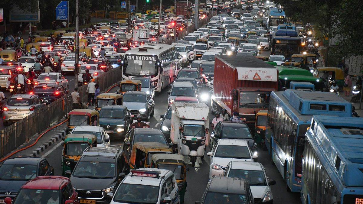 https://www.jagranimages.com/images/newimg/19092025/19_09_2025-traffic_jam_24053249.jpg