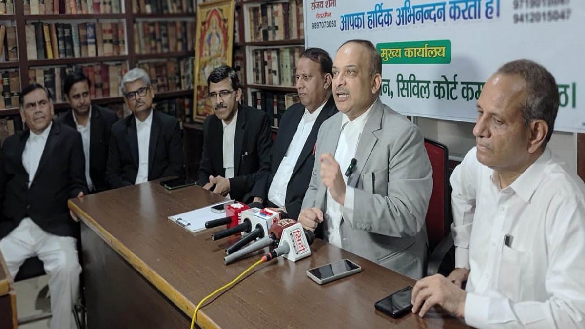https://www.jagranimages.com/images/newimg/19092025/19_09_2025-vakil_r_24052832.jpg