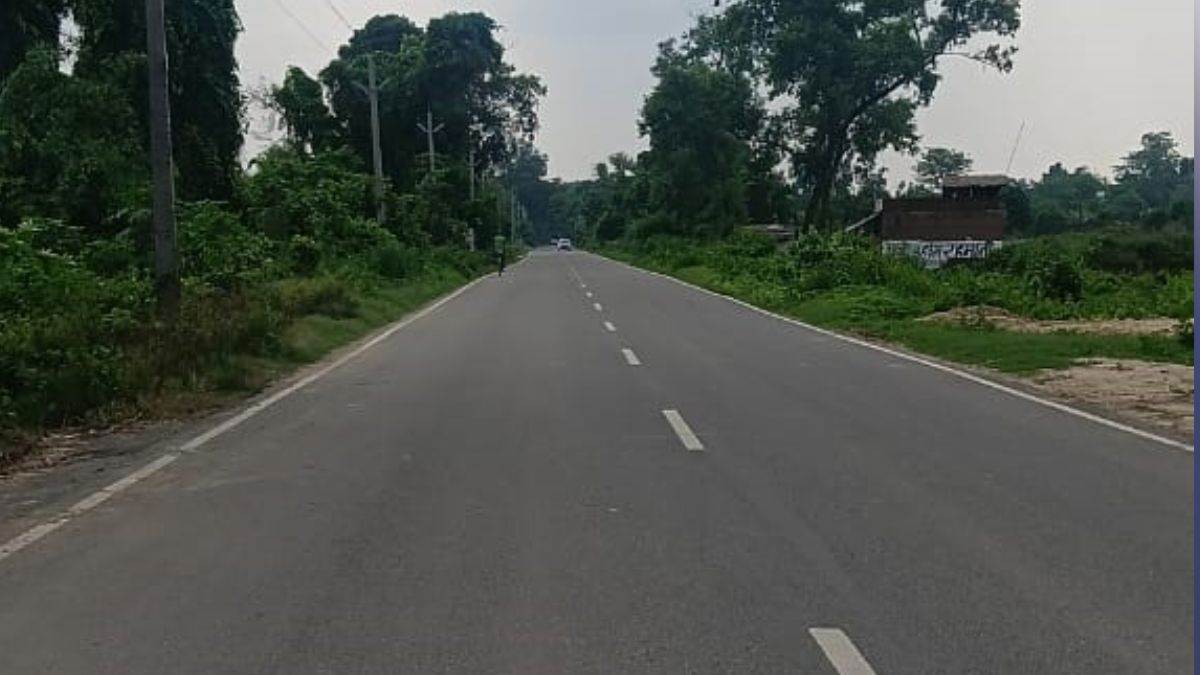 https://www.jagranimages.com/images/newimg/19092025/19_09_2025-village-road_24052426_11520878.jpg