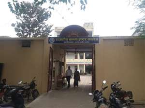 शिक्षक विहिन विद्यालयों में कैसे पूरा होगा पाठ्यक्रम