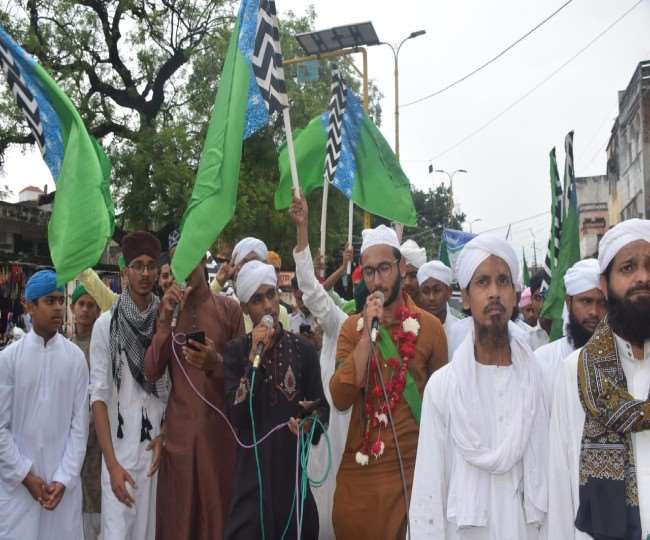 लखनऊ में मौलानाओं ने गरीबों की मदद करने की अपील, गरीब बच्चों की फीस पर खर्च करें जलसे का पैसा।