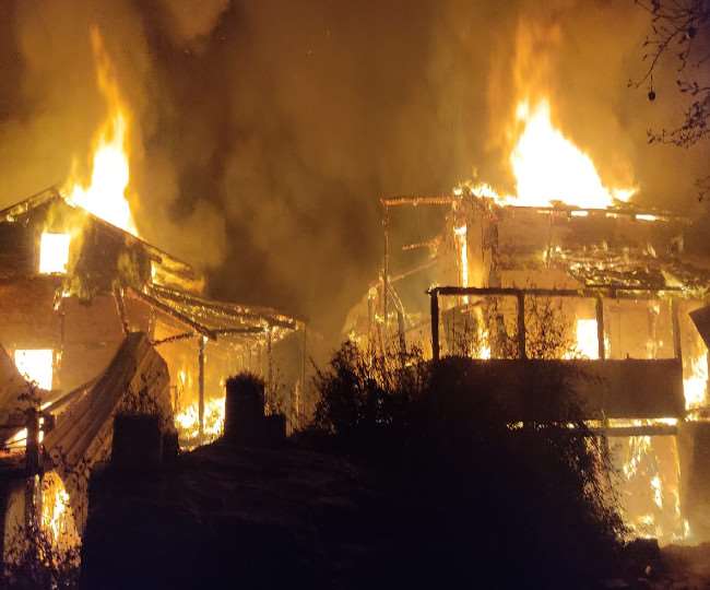 manikaran kalga village caught fire during midnight three house burnt