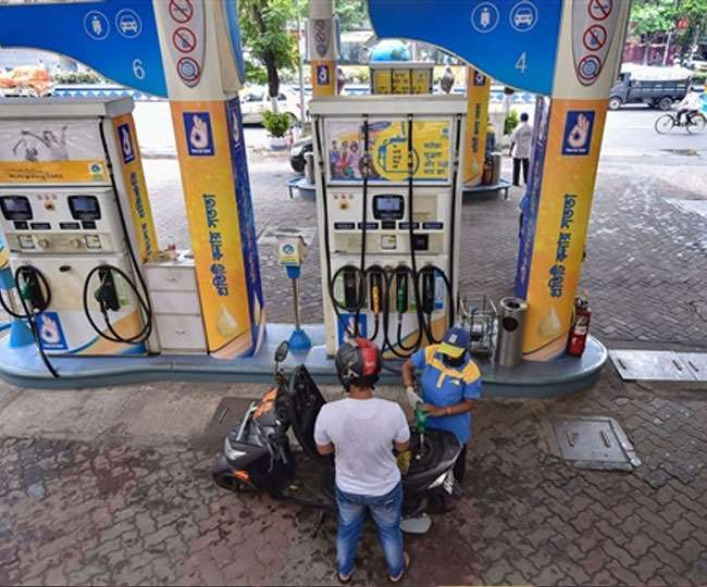 मंगलवार को दिल्ली में पेट्रोल की कीमत 105.84 रुपये प्रति लीटर रहा।