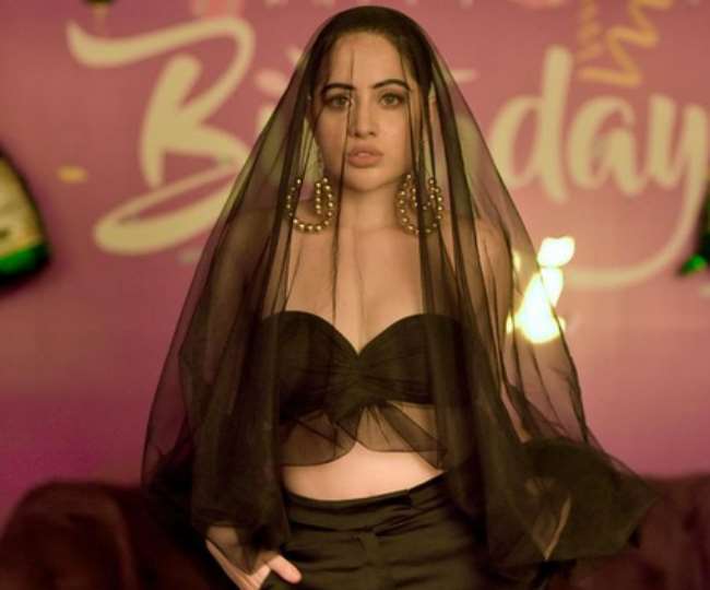 Urfi Javed Dance Video: इंस्टाग्राम पर छोटी ब्लैक ड्रेस में अपने सेक्सी डांस मूव्स से बिखेरा जलवा