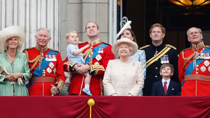 British Royal Family के 2 उत्तराधिकारी प्लेन में नहीं उड़ सकते एक साथ