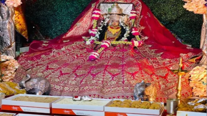 Diwali 2022: उज्जैन में मां लक्ष्मी का एक ऐसा मंदिर है जहां लक्ष्मी जी गज पर विराजमान हैं