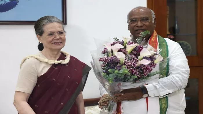 Congress New President: मल्लिकार्जुन खड़गे ने की सोनिया गांधी से मुलाकात (फोटो INC)